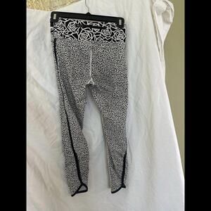 womans Lululemon Leggings Sexy!